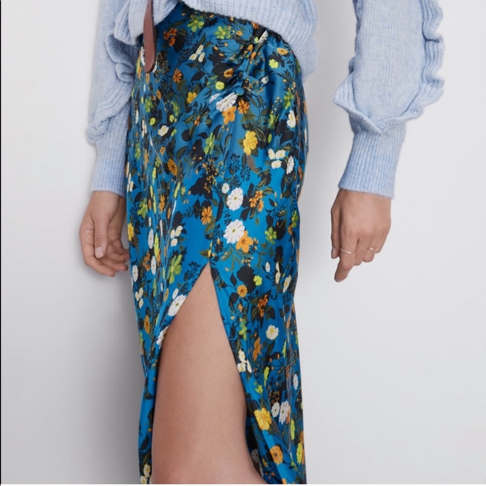 🎃 Zara floral print skirt